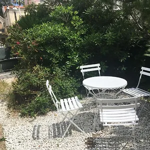 Apartment Cozy House With Parking And Garden, Nice